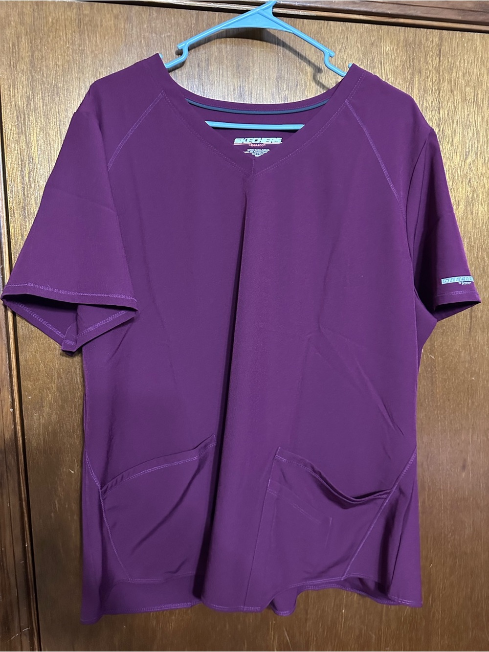 Skechers V-Neck Scrub Top in Plum (wine color) NEVER WORN